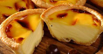 吐鲁番吃蜜瓜甜品,甜蜜诱惑，尽享瓜香四溢的美好时光